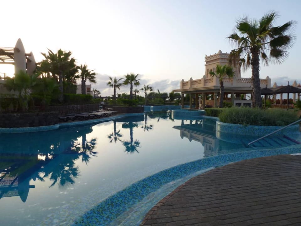 Schöne Poolanlage  Hotel Riu Touareg