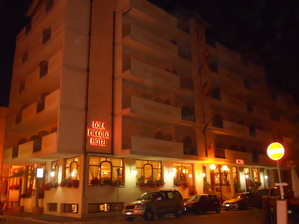 Hotel bei Nacht Hotel Lola Piccolo