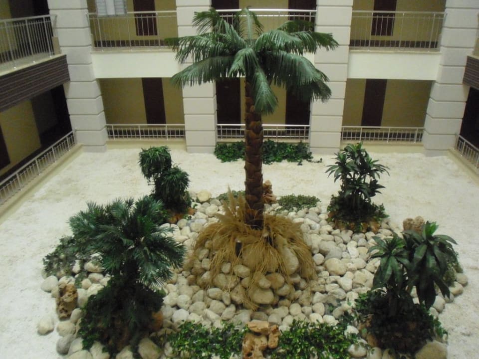 Innenhof mit Zugang zu den Zimmern Belek Beach Resort Hotel