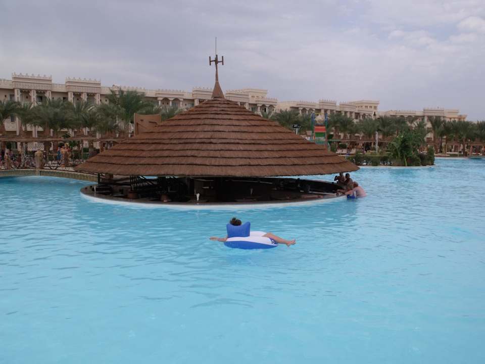 Poolbar, dieser Pool war leider nicht beheizt. Pickalbatros Palace Resort