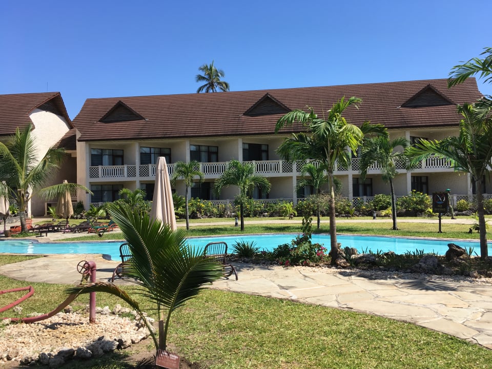 Außenansicht Resort Amani Tiwi Beach