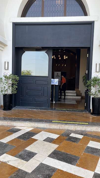 Gastro The Cove Rotana Resort