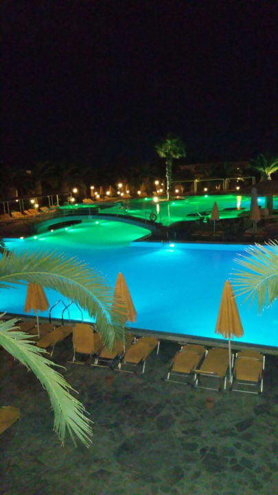 Pool bei Nacht Porto Bello Beach