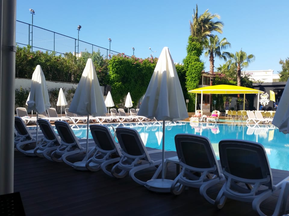 Pool Side Aquamarin Resort & Spa