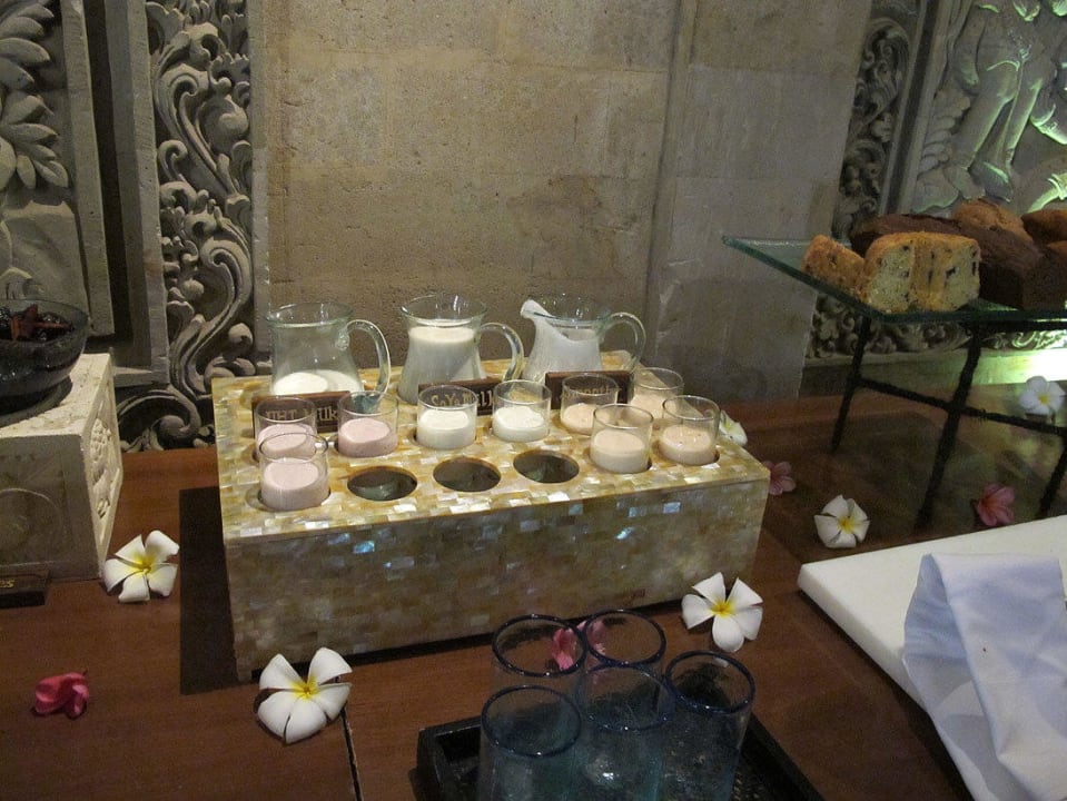 Frühstücksbüffet - Milch & Smoothies Hotel Matahari Beach Resort & Spa