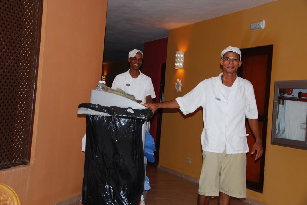 Selbst am Abend wird noch gearbeitet Punta Cana Princess All Suites Resort & Spa