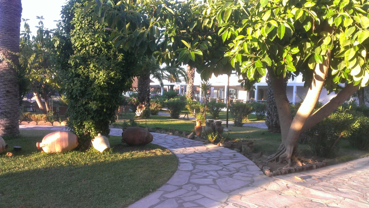 Weg zum Haus mit Meerblick The Orangers Beach Resort and Bungalows