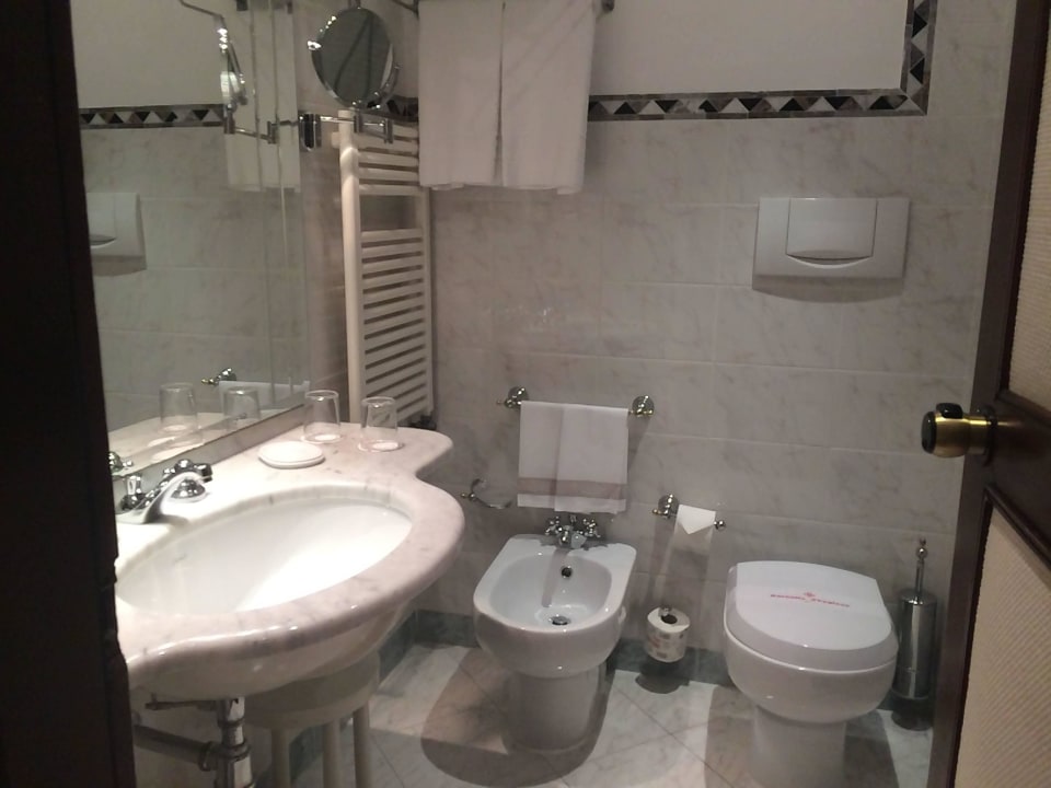 Badezimmer Hotel De la Ville