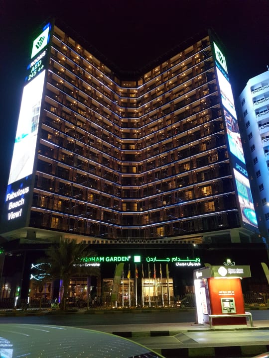 Außenansicht Wyndham Garden Ajman Corniche