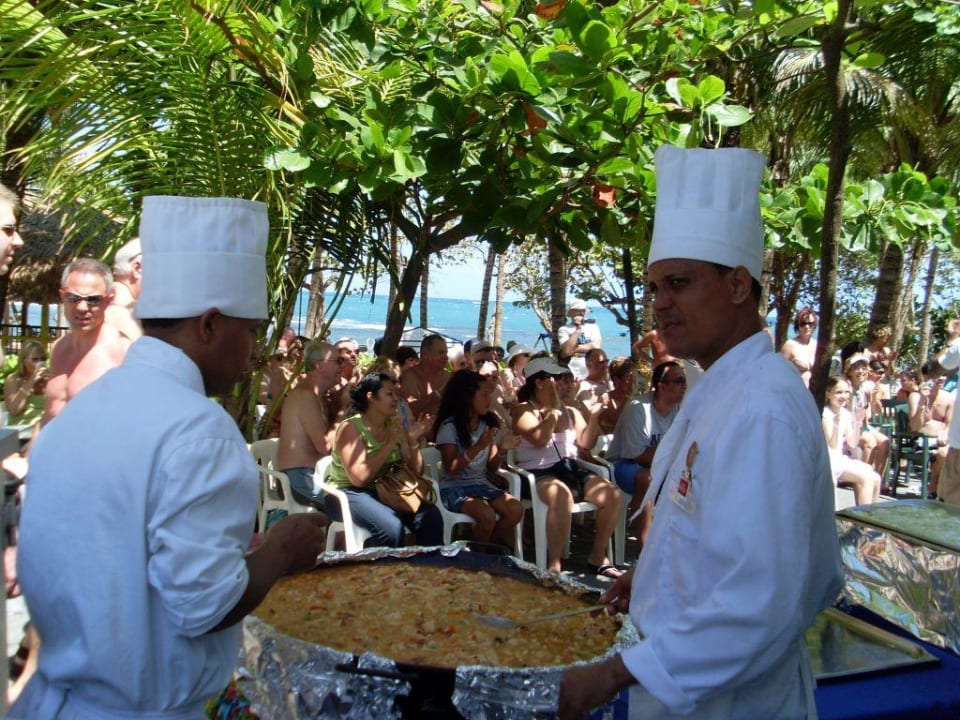 Meeresfrüchte kochen am Strand/Pool Senator Puerto Plata Hotel