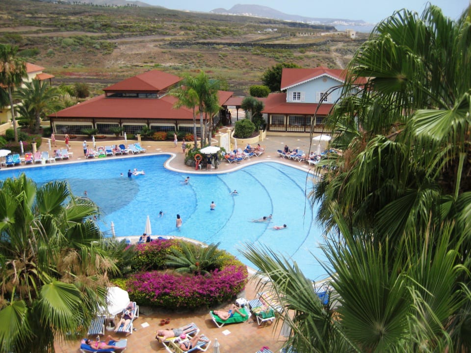 Aktivpool mit Blick auf Playa de las Americas Bahia Principe Sunlight Costa Adeje