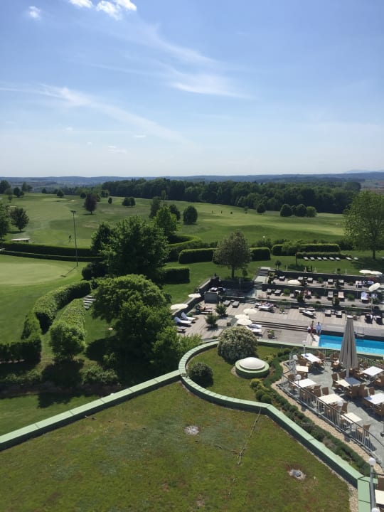 Blick aus dem Schlafzimmer Fenster  Hotel Reiters Supreme