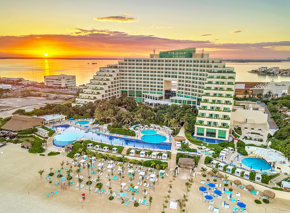 Strand Live Aqua Beach Resort Cancun  - Adults only