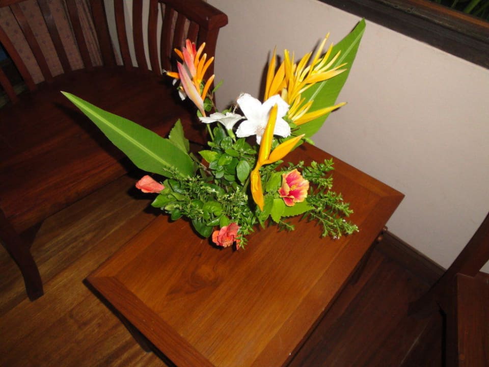Ein wunderschöner Blumenstrauß vom Zimmermädchen The Andamania Beach Resort & Spa