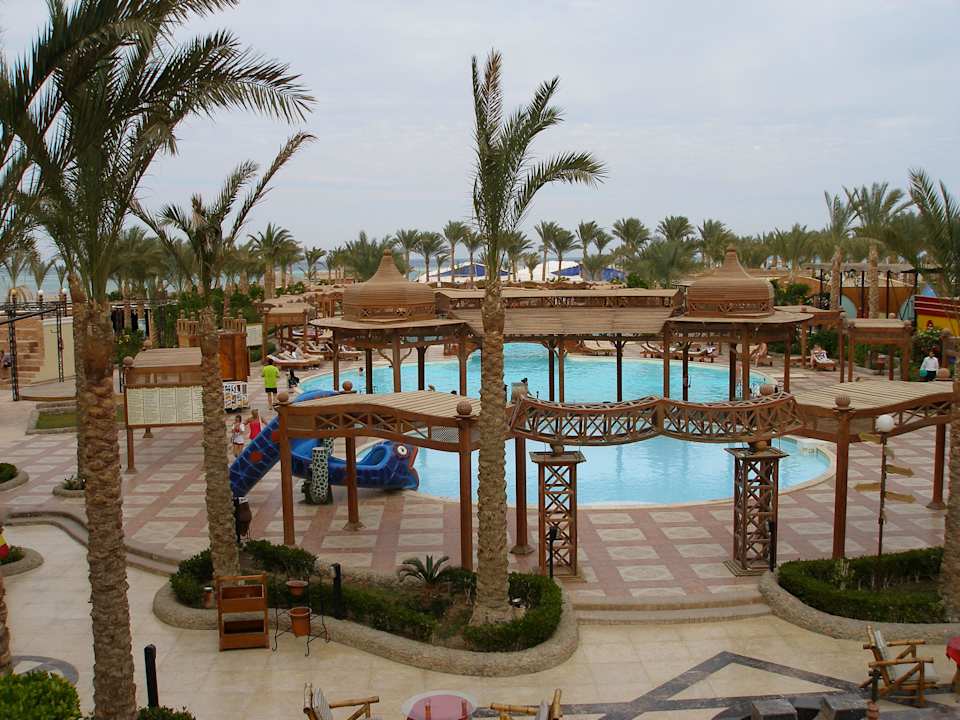 Вид на бассейны Riviera Aqua Park Resort