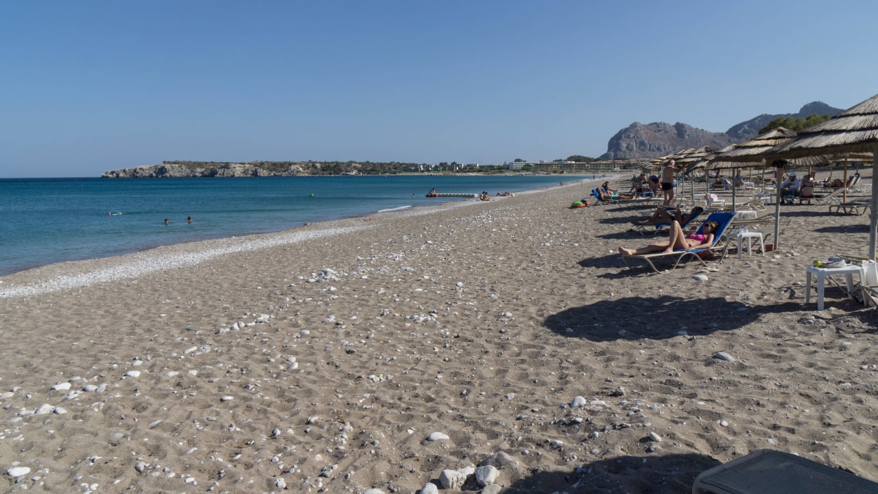 Steiniger Sandstrand Asterias Beach Resort