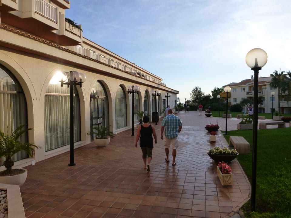 Weg zum Restaurant blau punta reina