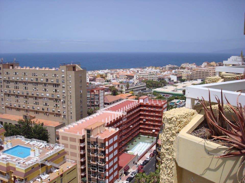 Ausblick vom 12.Stock vom Balkon (Meerblick-Zimmer Be Live Tenerife - Adults only