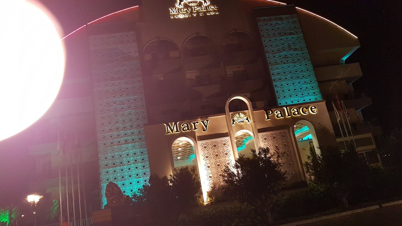Haupteingang  Mary Hotel Side