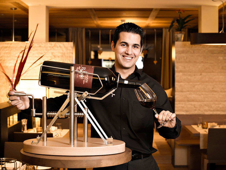 Wîneservice with a smile im Hotel Palü Hotel Palü