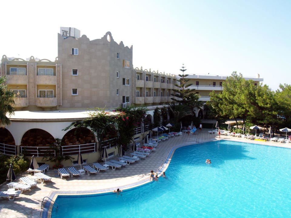 Basen hotelowy Hotel Kalithea Mare Palace