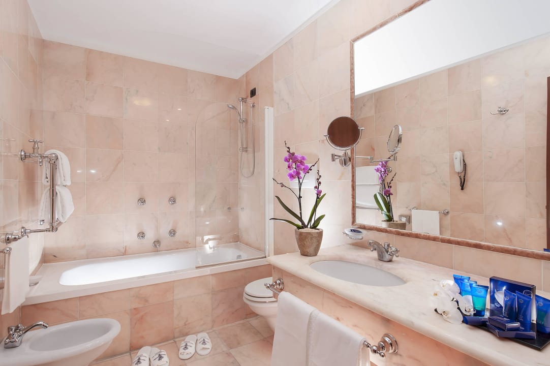 Classic room InterContinental Rome Ambasciatori Palace by IHG