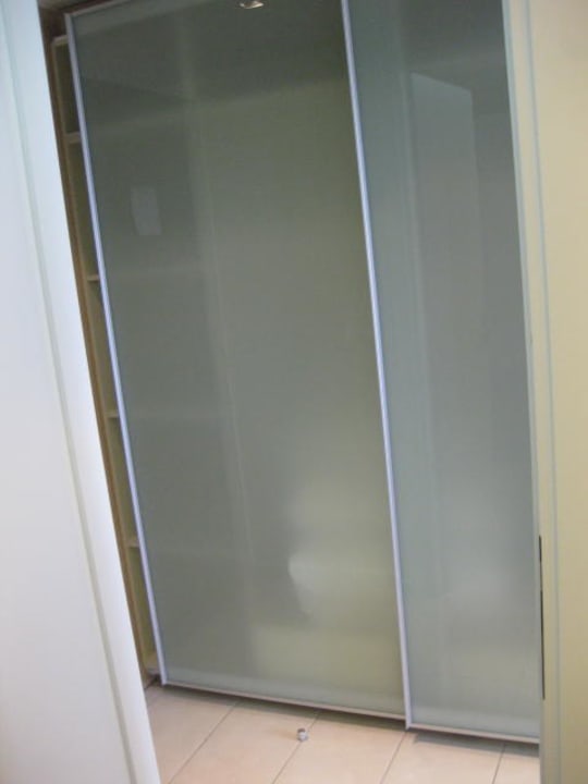 Schwebetürenschrank Alea Hotel & Suites
