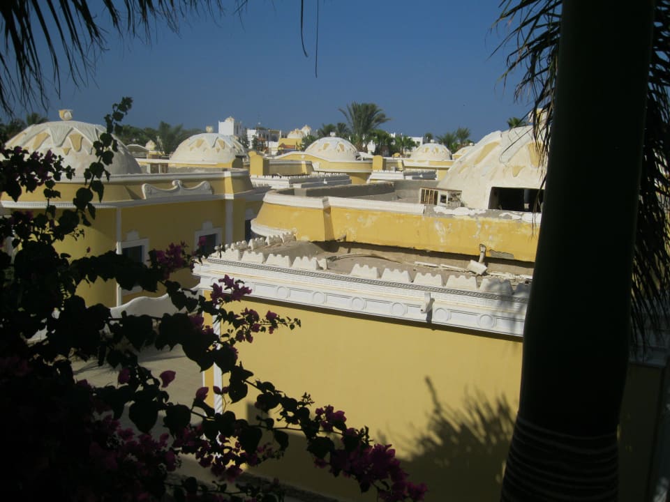 Blick vom Zimmer auf die Bungalows Mirage Bay Resort & Aqua Park