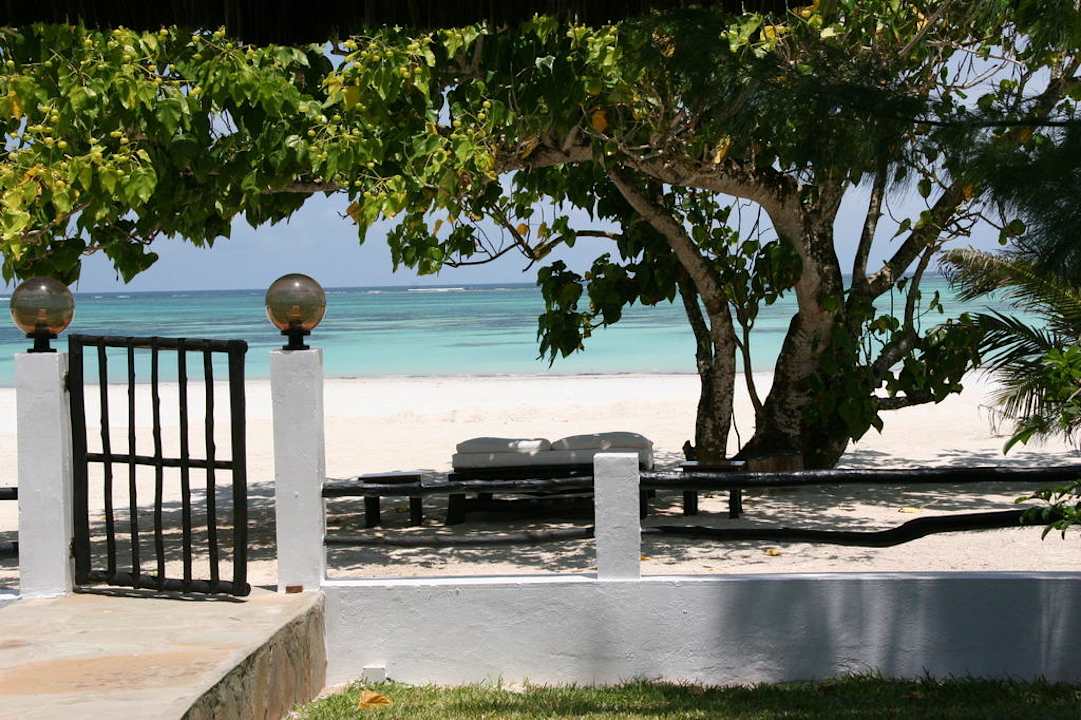 Blick von unserem Bungalow  Hotel Karibuni Rafiki Beach Resort