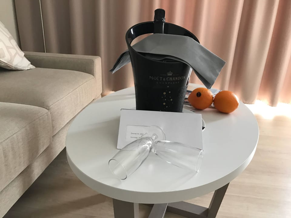 Sekt zum Geburtstag vom Hotel allsun App.-Hotel Barlovento