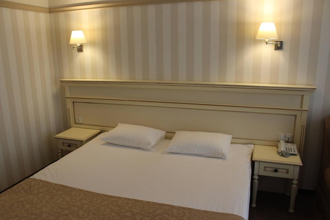 Bett Premier Geneva Hotel