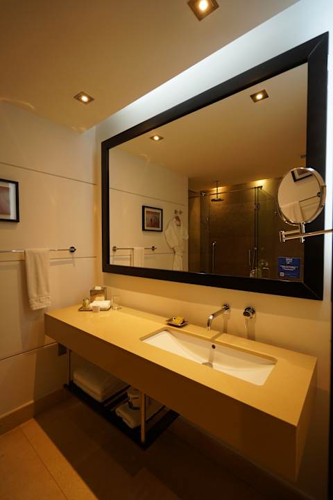 Zimmer Hampton By Hilton Bogota Airport