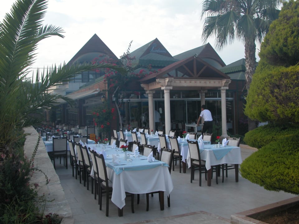 Drinnen, wie draussen schön eingedeckt Oz Hotels Incekum Beach