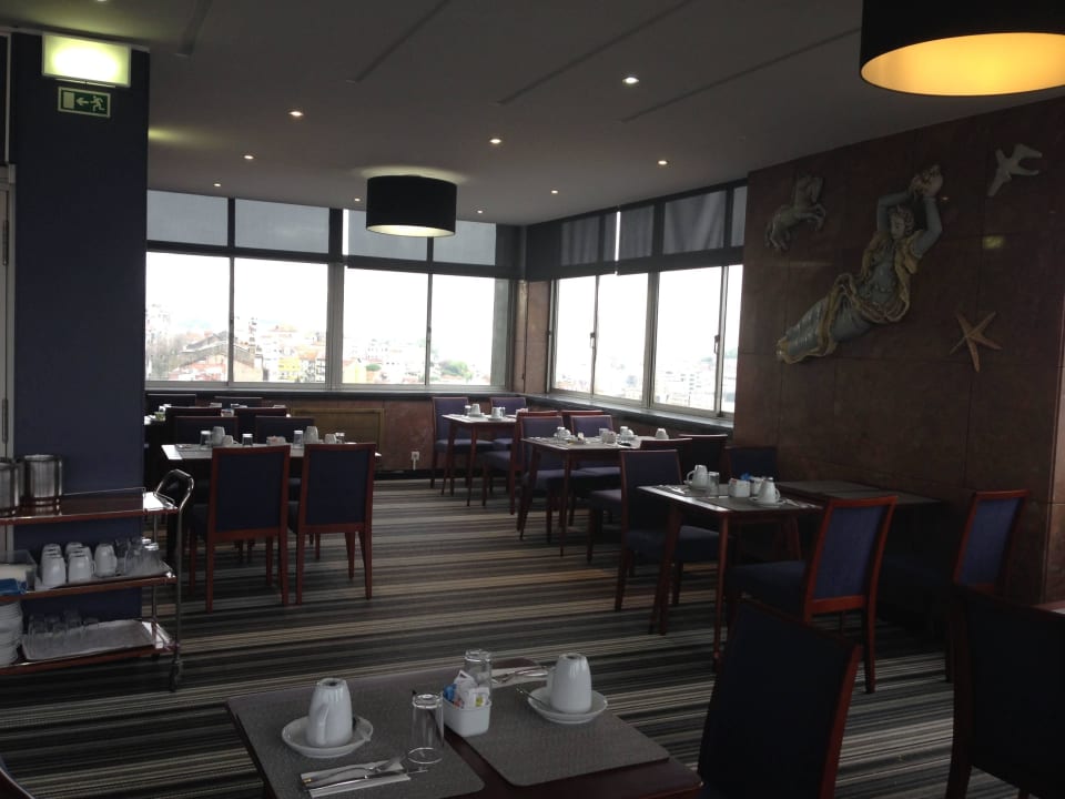 Frühstücksraum ganz oben mit tollem Ausblick! ibis Styles Lisboa Centro Liberdade