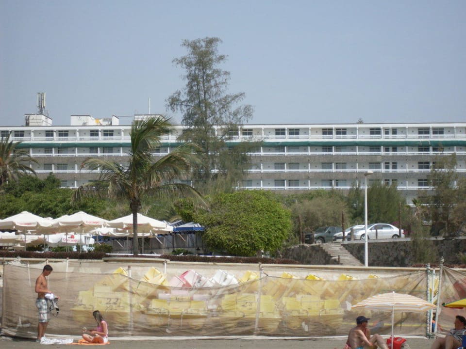Ansicht des Hotels vom Strand her Bull Costa Canaria & Spa - Adults only