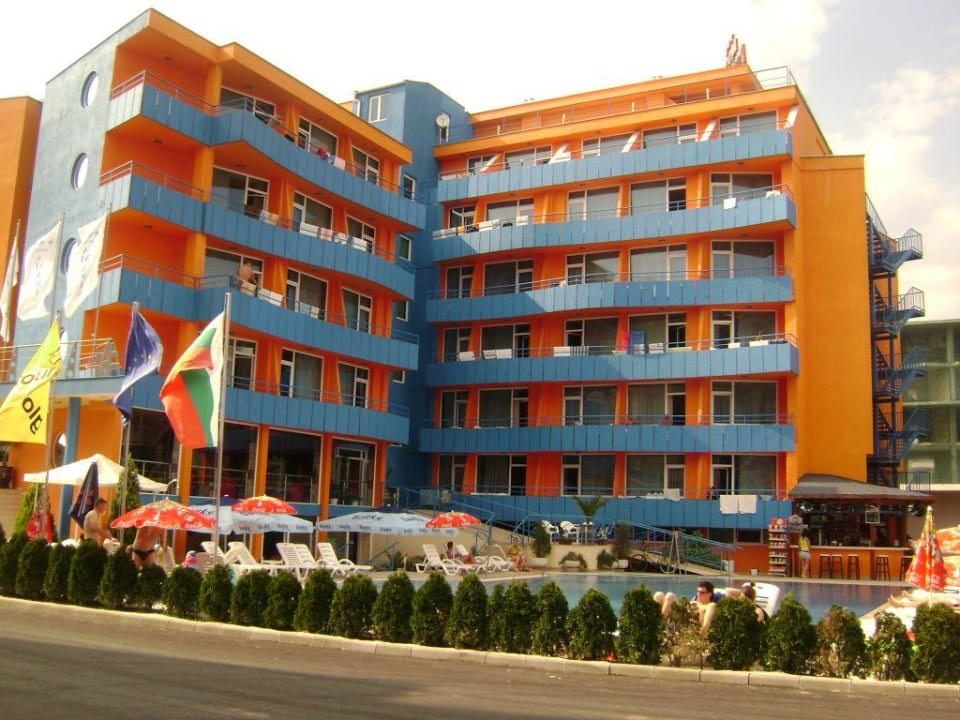 Front Hotel Amaris