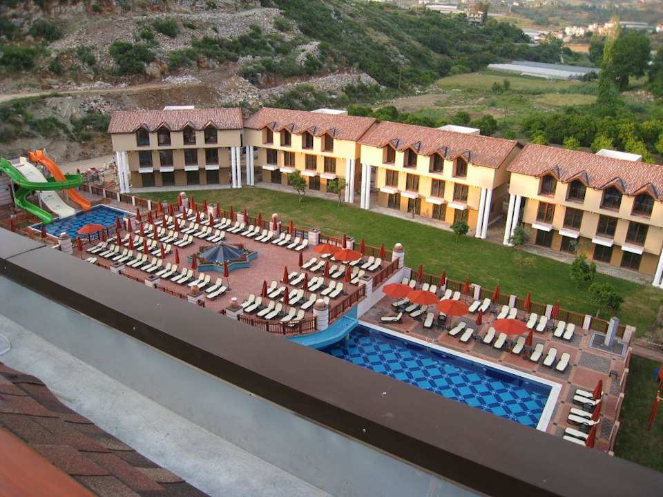 Blick auf den Pool aus dem Zimmer NoxInn Club