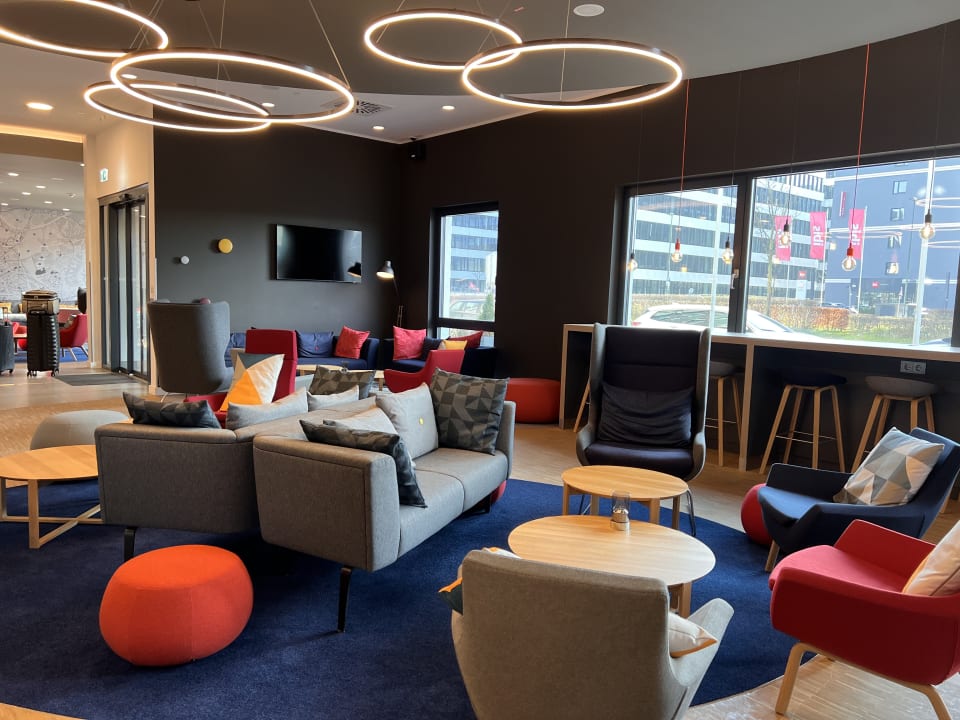 Lobby Holiday Inn Express - Düsseldorf Airport