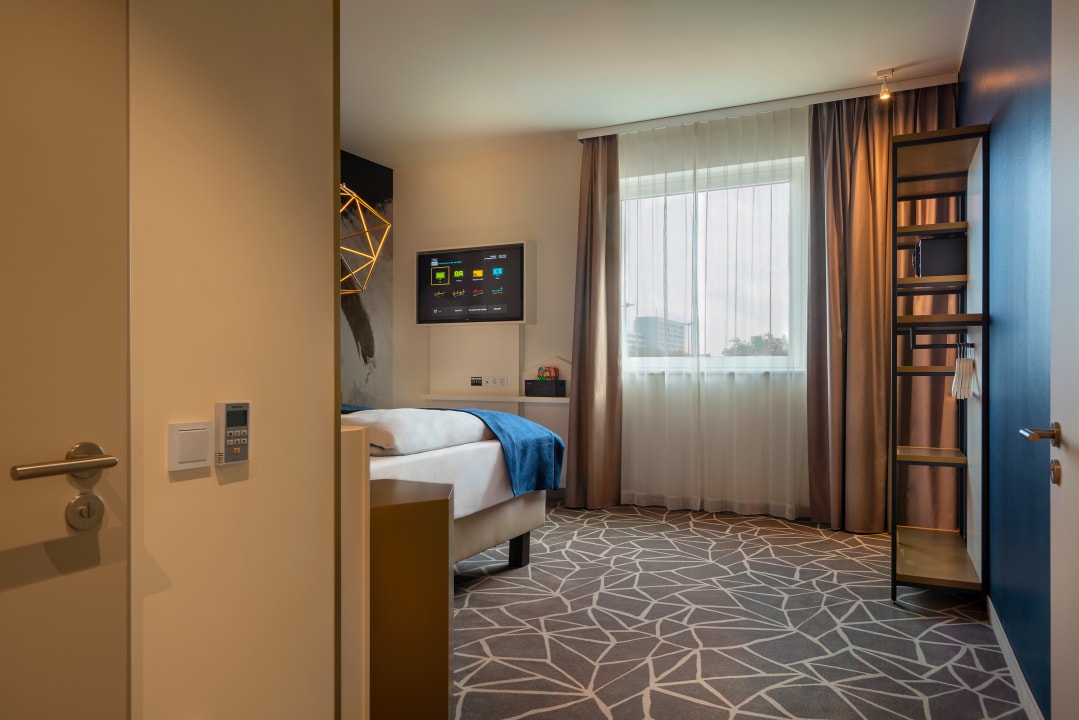 Zimmer Holiday Inn - the niu, Ridge Halle Central Station