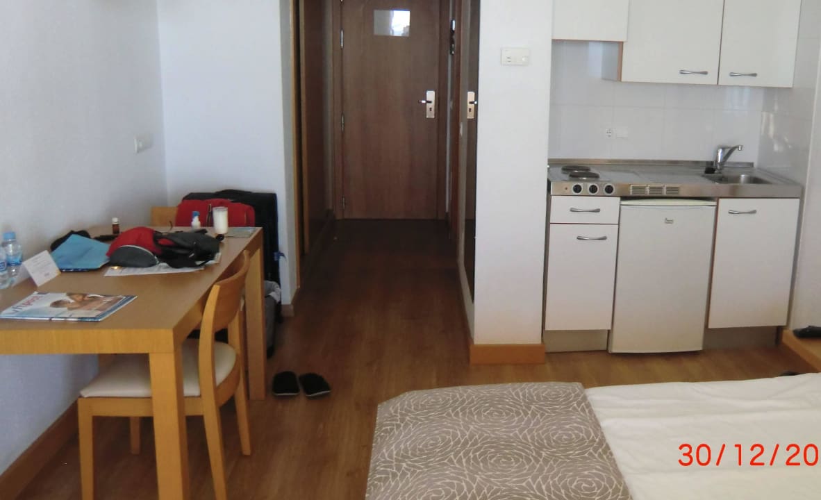 "Komfortzimmer" mit nicht nutzbarer Küchenzeile allsun Hotel Pil-lari Playa