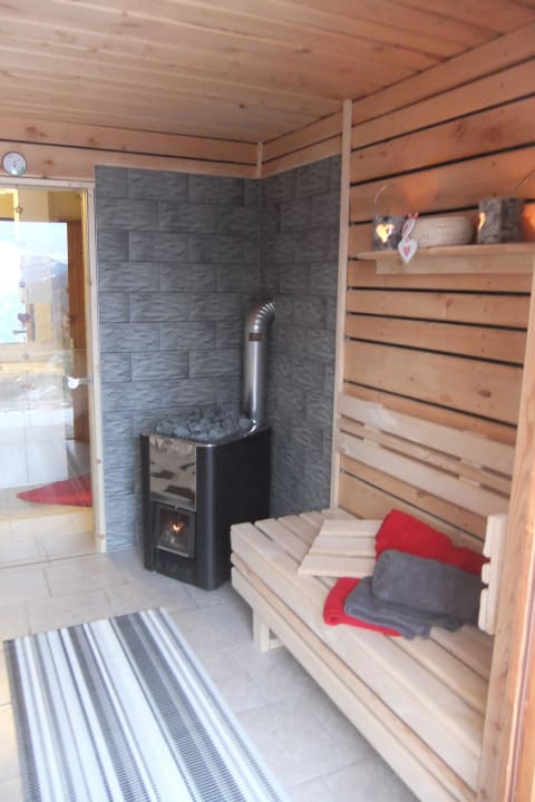 Spürbare Wärme aus dem eingeheizten Saunaofen! Schneiderhütte