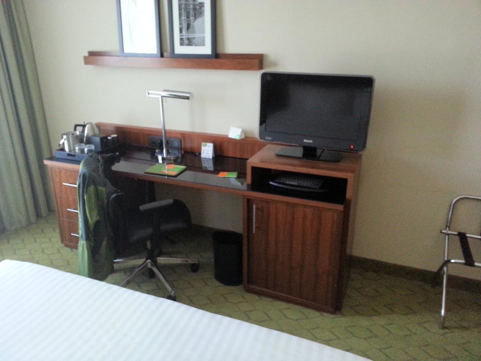 Tv Büroecke Hotel Courtyard by Marriott Paris Saint Denis