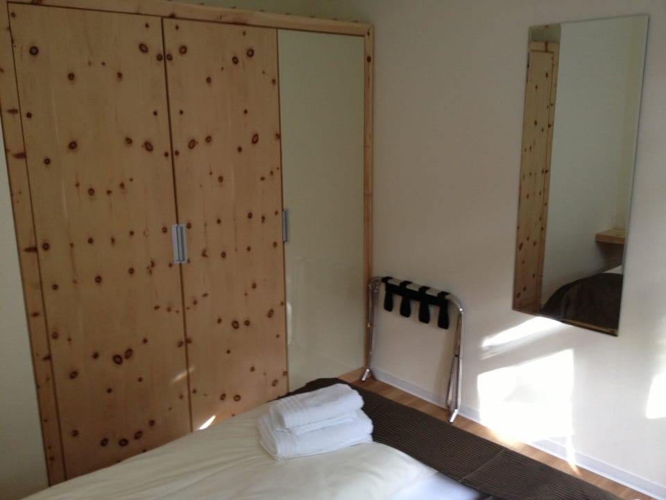 Einbauschrank Schlafzimmer Suitenhotel Idyll Heckenrose