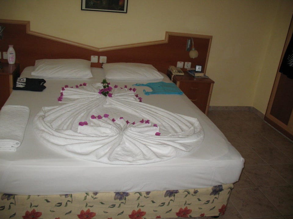Zimmer mit geschmückten Bett 2 Bieno Club Venüs Hotel &Spa