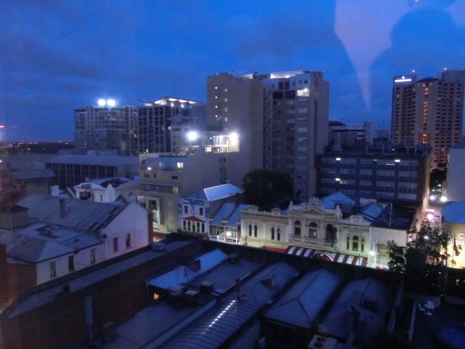 Richtung Hindley Street Hotel Grand Chancellor Adelaide on Hindley