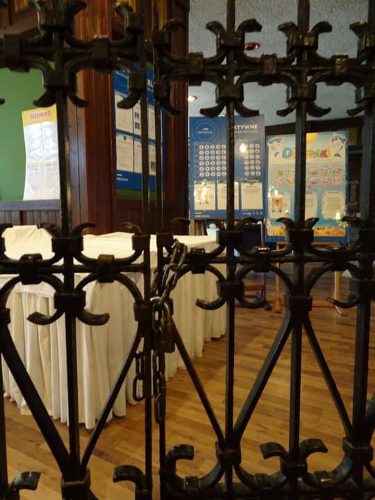 Abgesperrter Infobereich Hotel Athos Palace