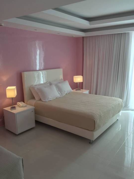 Bett Athens Status Suites