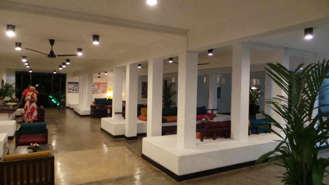 Heller, freundlicher Eingangsbereich Earl’s Reef Beruwala