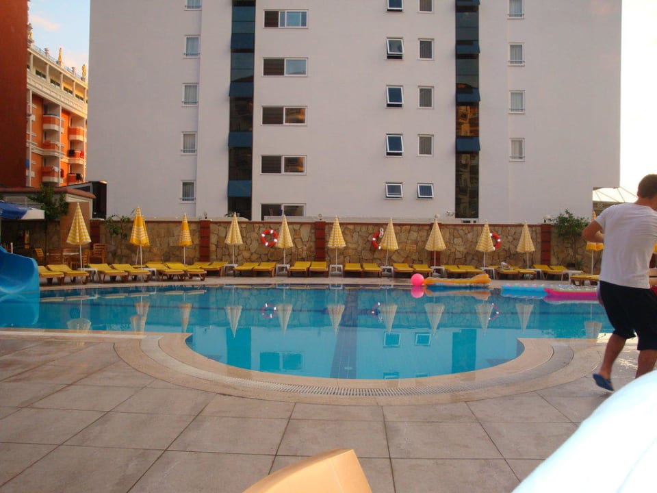Pool Kaila City Hotel