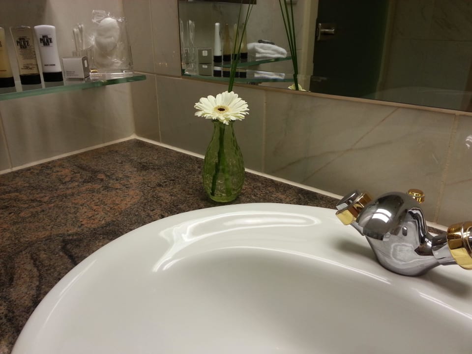 Blume im Bad Hotel Palace Berlin